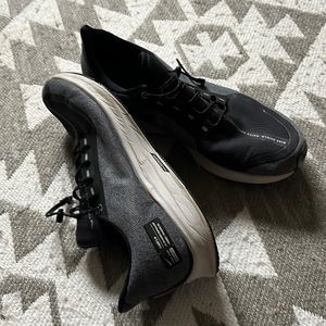 Nike shield water repellent running sneakers